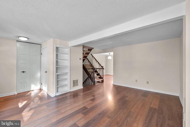Photo - 6832 Heatherway Ct