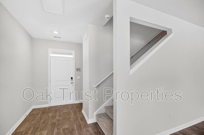 Photo - 147 Cloverleaf St