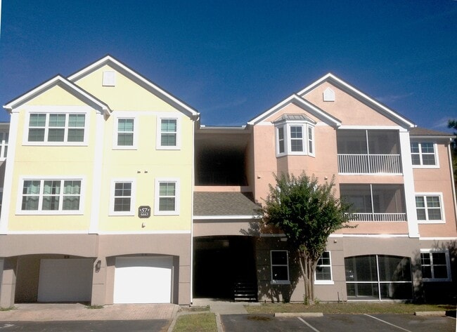 Building Photo - Hamptons At Metrowest - 2/2 Condo with balcony!! Unit 57-207
