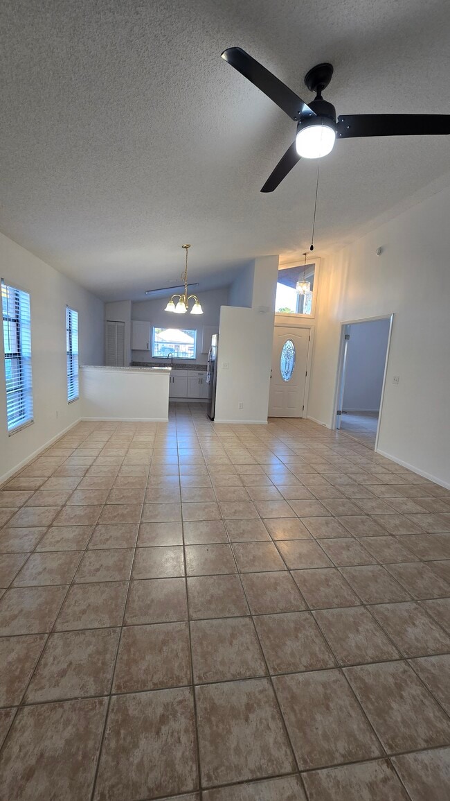 Photo - 846 Grenadier Dr