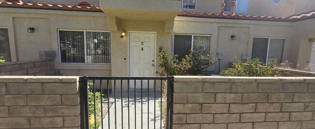 Building Photo - West Lancaster Townhouse in gated communit...