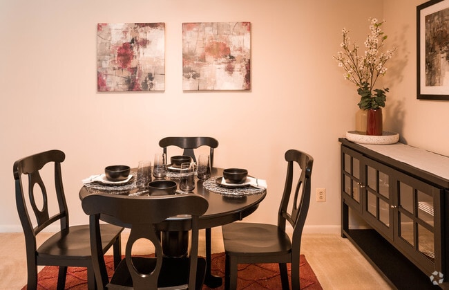 2BR, 2BA - 1100 SF
