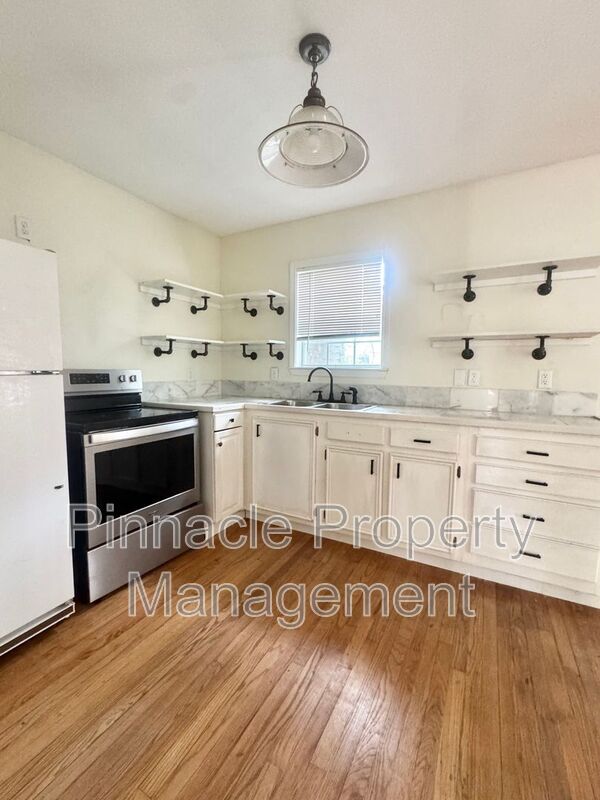 Photo - 421 S Van Buren St