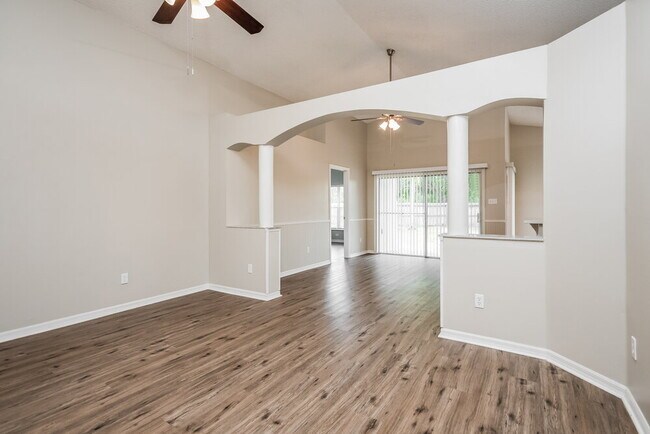 Photo - 2717 Andes Way