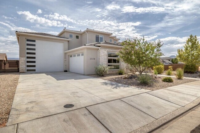 2579 S Wilson Dr
