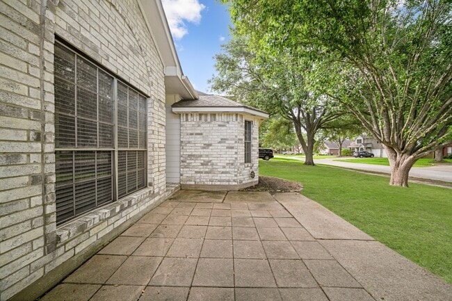 Photo - 1242 Hunter Wood Dr