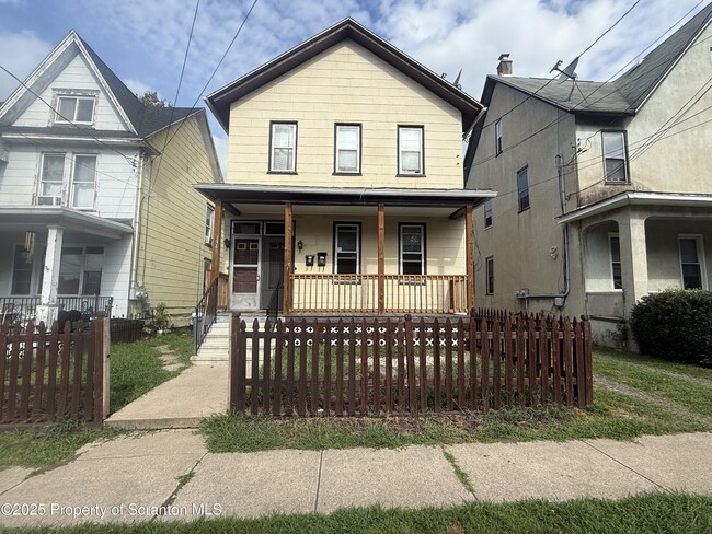 Building Photo - 1349 Capouse Ave Rental