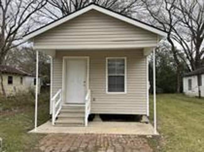 Building Photo - House for Rent