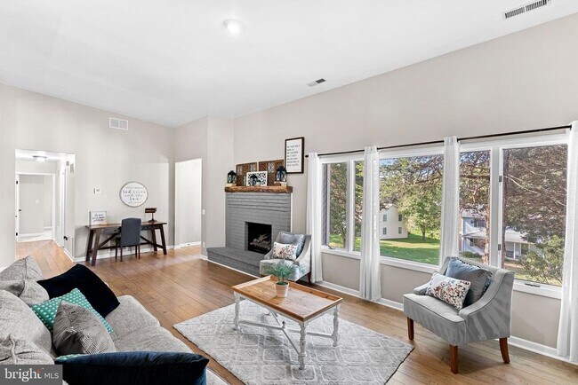 Photo - 862 Carrier Dr