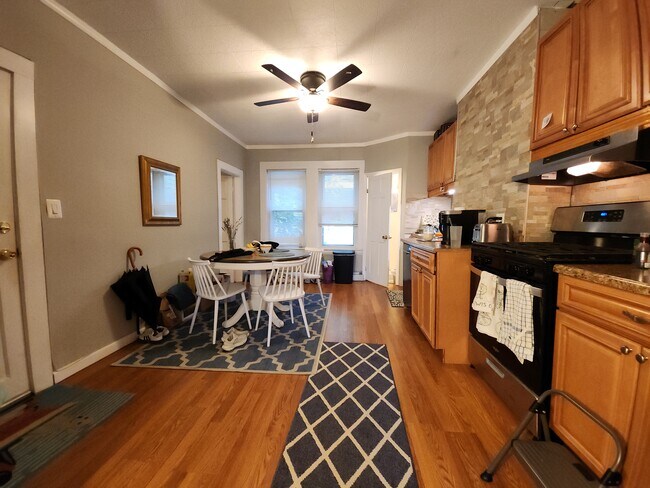 Building Photo - 261 Athens St Unit 2 Rental