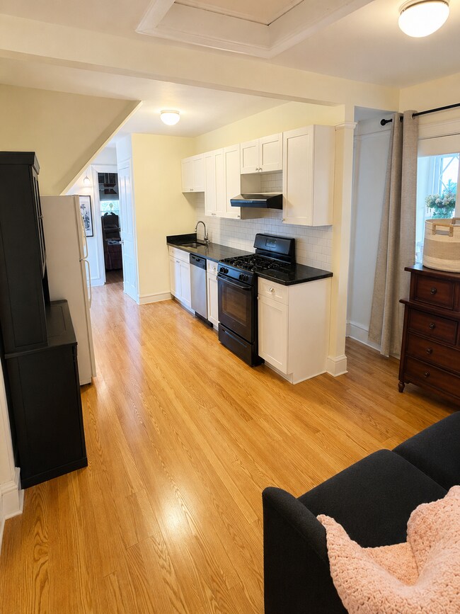 Photo - 1232 Hinman Ave Unit 3