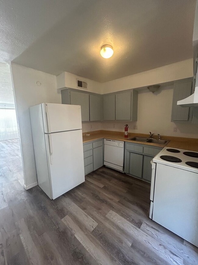Photo - 1932 Buena Vista Dr SE Apartment Unit C