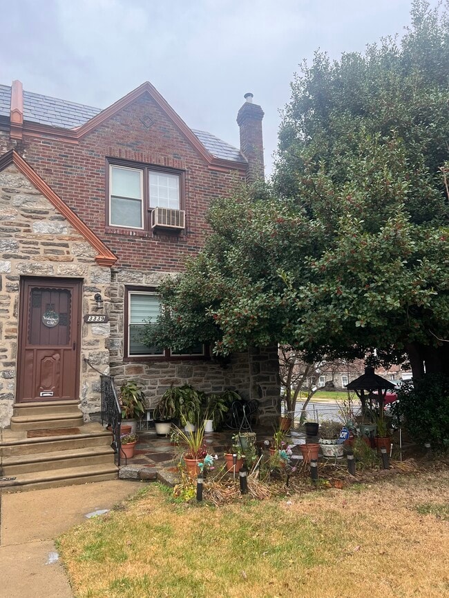 Photo - 3339 Oakmont St