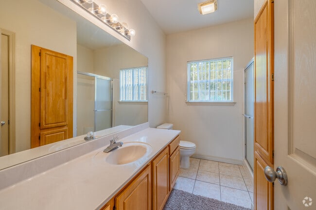 D1THG - 3BR, 2.5BA - 1,545SF - Second Bathroom