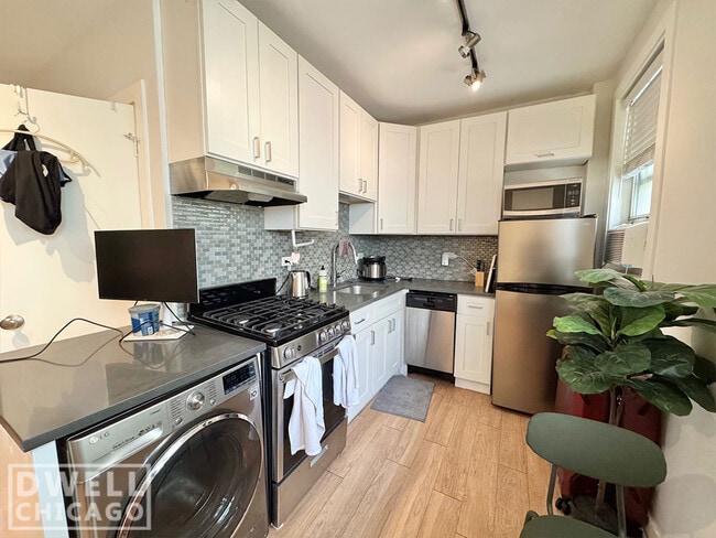 Photo - 517 W Belmont Ave Unit 31