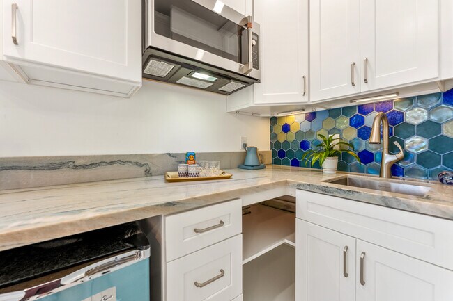 2534 Whitney Ave Unit 2534 Whitney Avenue Unit C