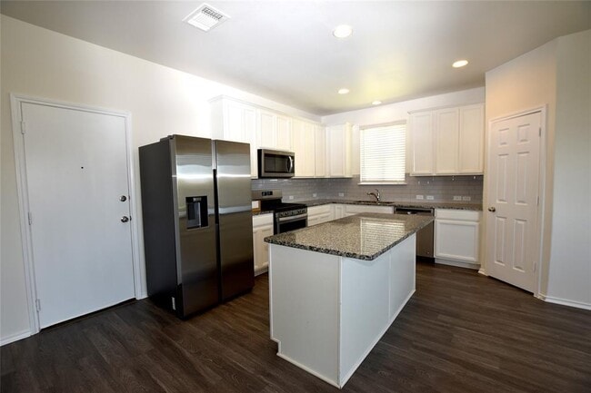 Photo - 700 Bayberry Cir