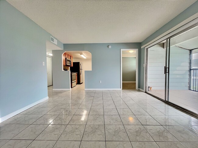 Photo - 3/2 Condo in Sky Lake near the Florida Mall Unit D