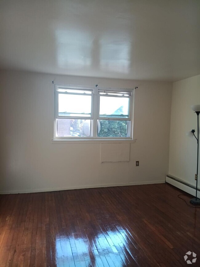 Building Photo - 1464 E 84th St Rental