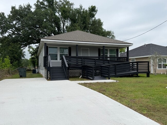 Building Photo - New Home! 4/2!