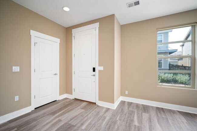 Modern 3BR Lakewood Townhome with 2-Car Garage