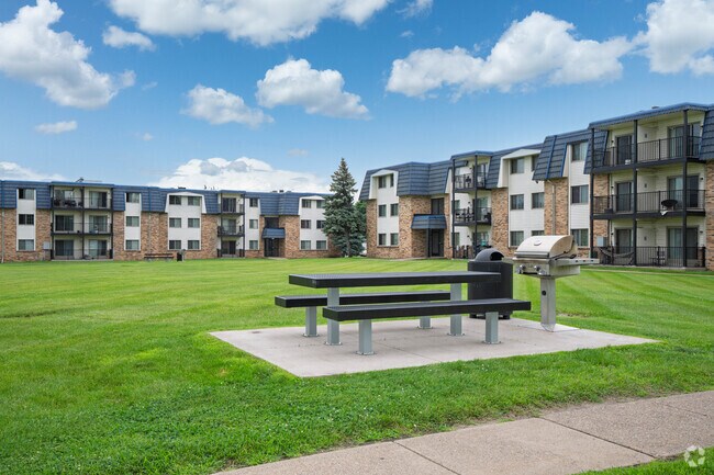 Grilling Area - Melrose Gates