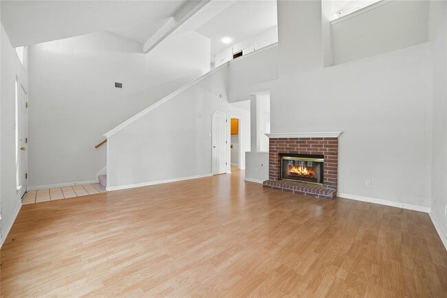 1911 Cedar Bend Dr