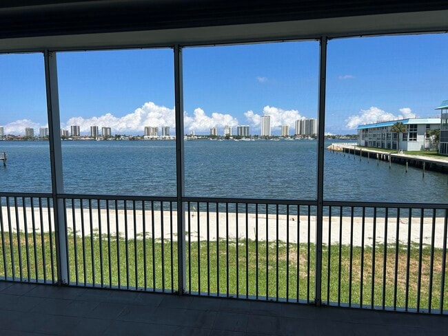 Building Photo - 2936 Lake Shore Dr Unit 203 Rental