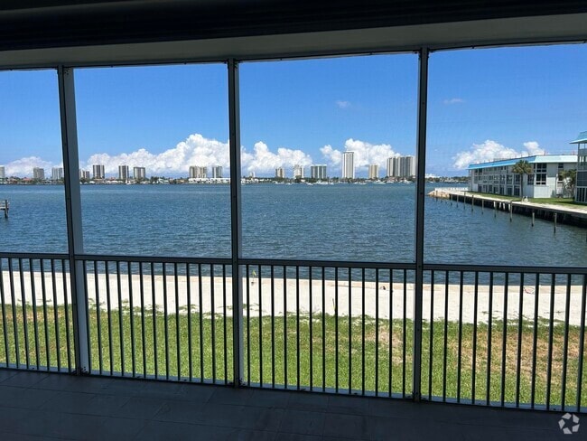 Building Photo - 2936 Lake Shore Dr Unit 203 Rental