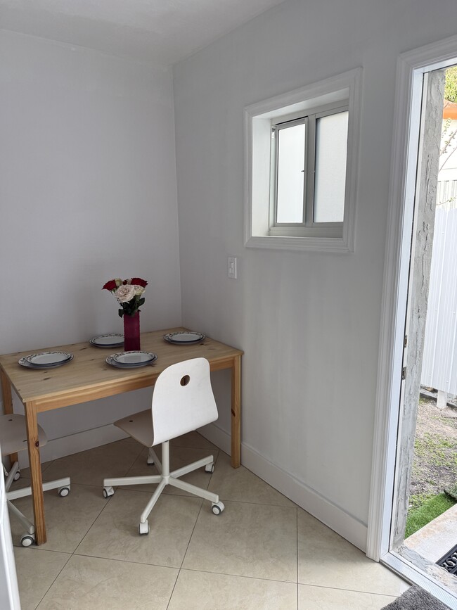 Building Photo - 10340 SW 43rd St Unit 1