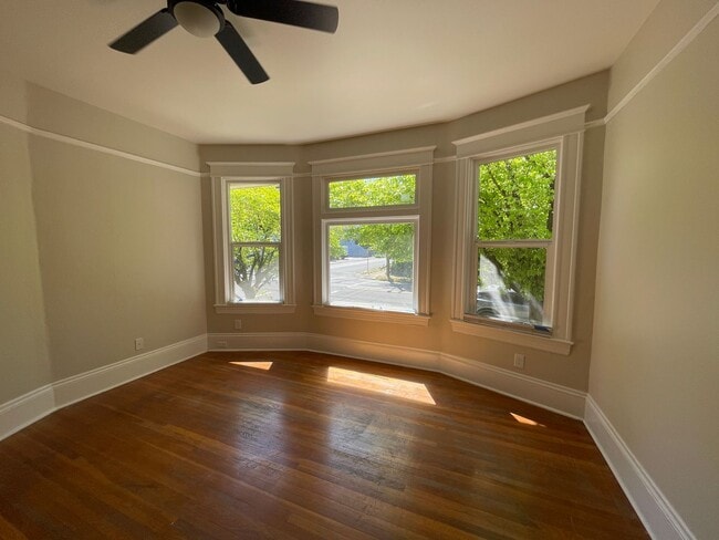 Photo - Beautiful Newly Remodeled Unit in Buckman with Washer/Dryer, A/C Unidad 2