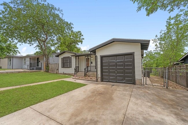 Photo - 310 Sumner Dr