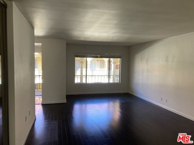 Photo - 1033 6th St Unidad 309