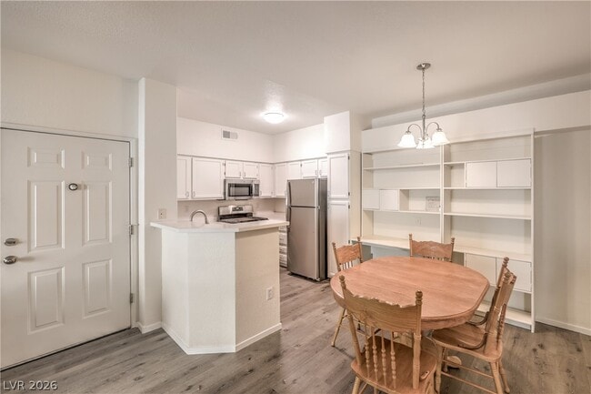 Photo - 5415 W Harmon Ave Unidad 1038