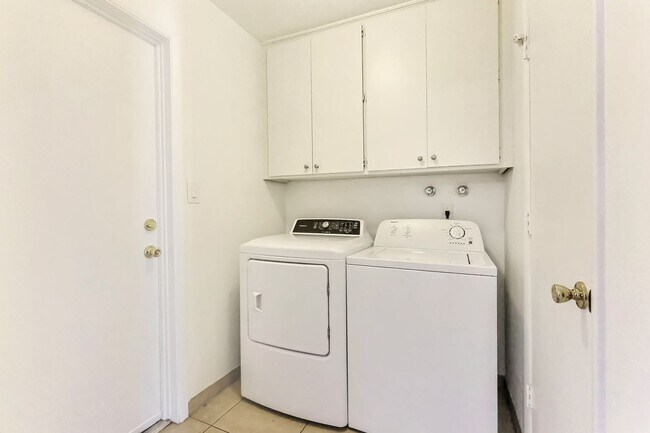 Photo - 4806 S Dorsey Ln