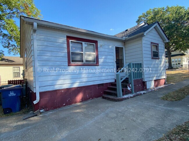 Photo - RENT READY! 3 Bed 2 Bath House with Detach...