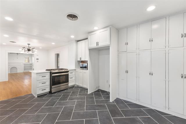 Photo - 2438 Emmett St