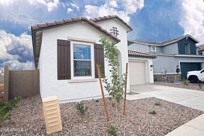 Photo - 831 W Finch Dr