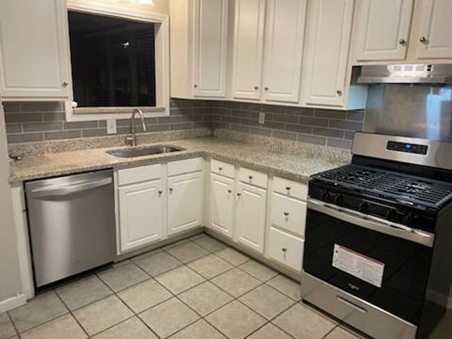 Photo - Spacious Condo in Prime Sandy Springs Location – Gated Community with Pool!