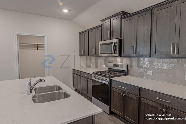 Photo - 547 Delaware RD