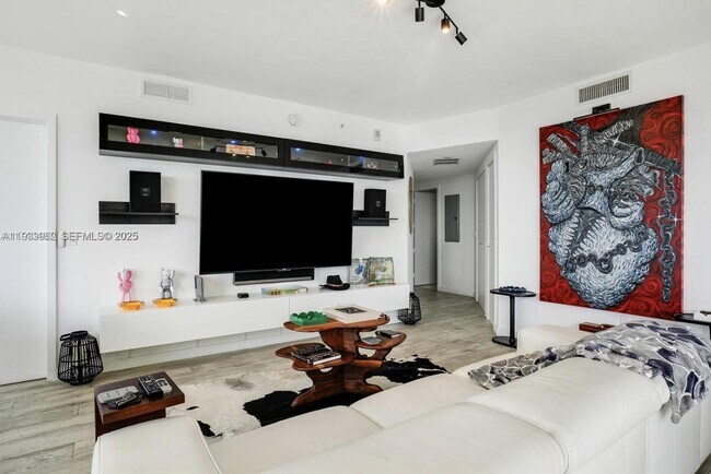 Photo - 488 NE 18th St Unidad 2800