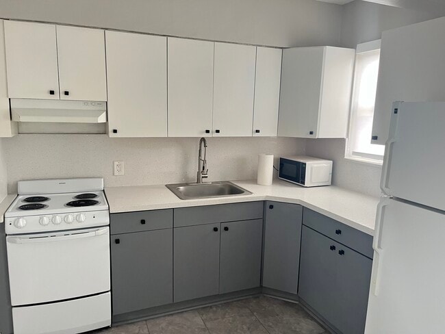 Photo - 2361 SW 27th St Unit Apt 4