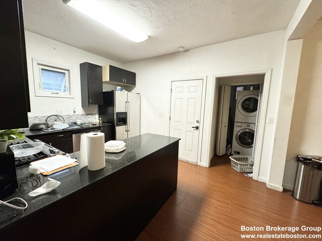 Building Photo - 93A Hillside St Unit 1 Rental