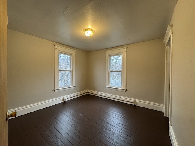 Photo - 557 Clark St