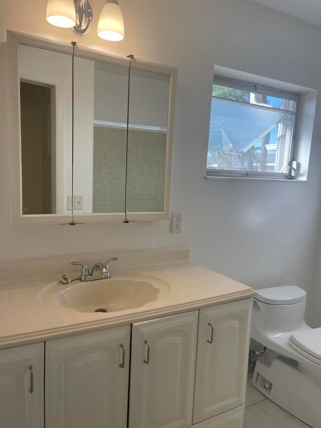 2676 Dudley Dr E Unit B