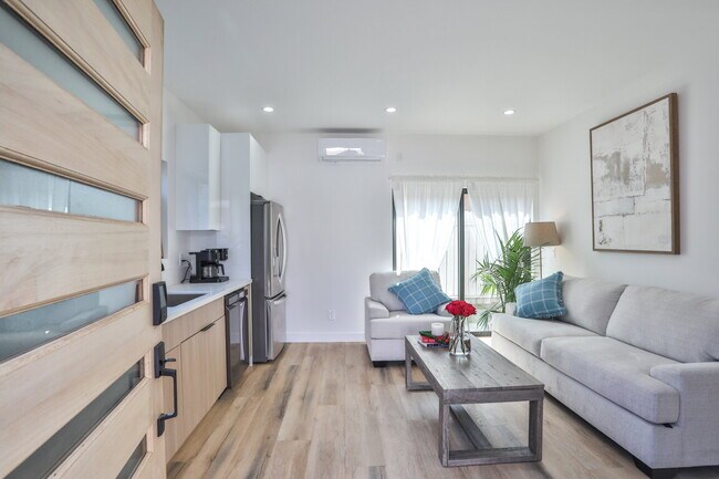 "Chic & Ready: Fully Furnished 2BR Home with Elegant Granite Touches in Long Beach"