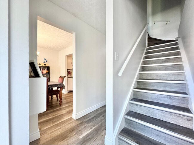 Photo - 185 Denistoun St