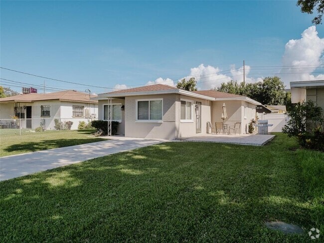 Building Photo - 3911 W Lemon St Rental