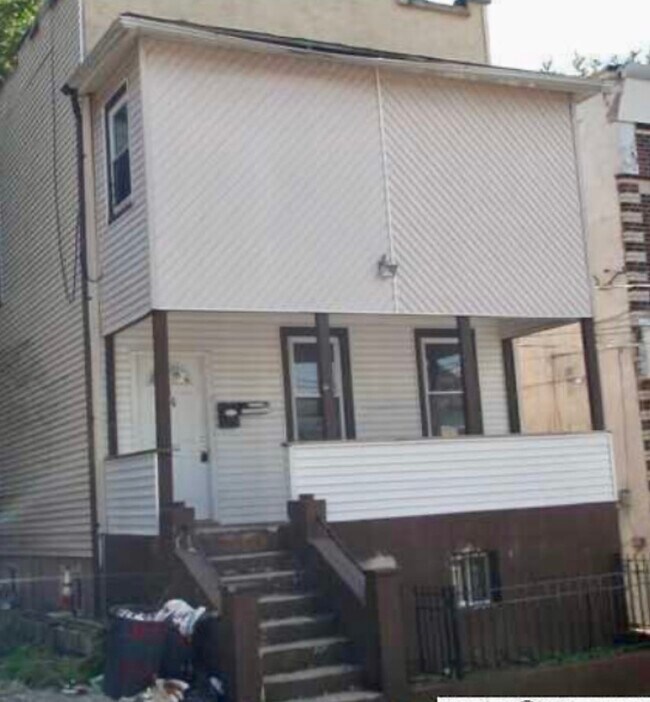 Photo - 44 Pine St Apartments Unit 2