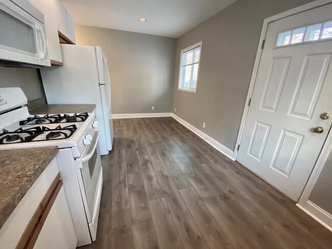 Photo - 46 Hartsen St Unit Lower